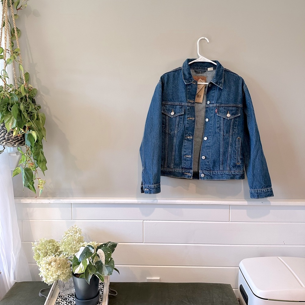 NWT Levi’s Ex Boyfriend Trucker Jacket